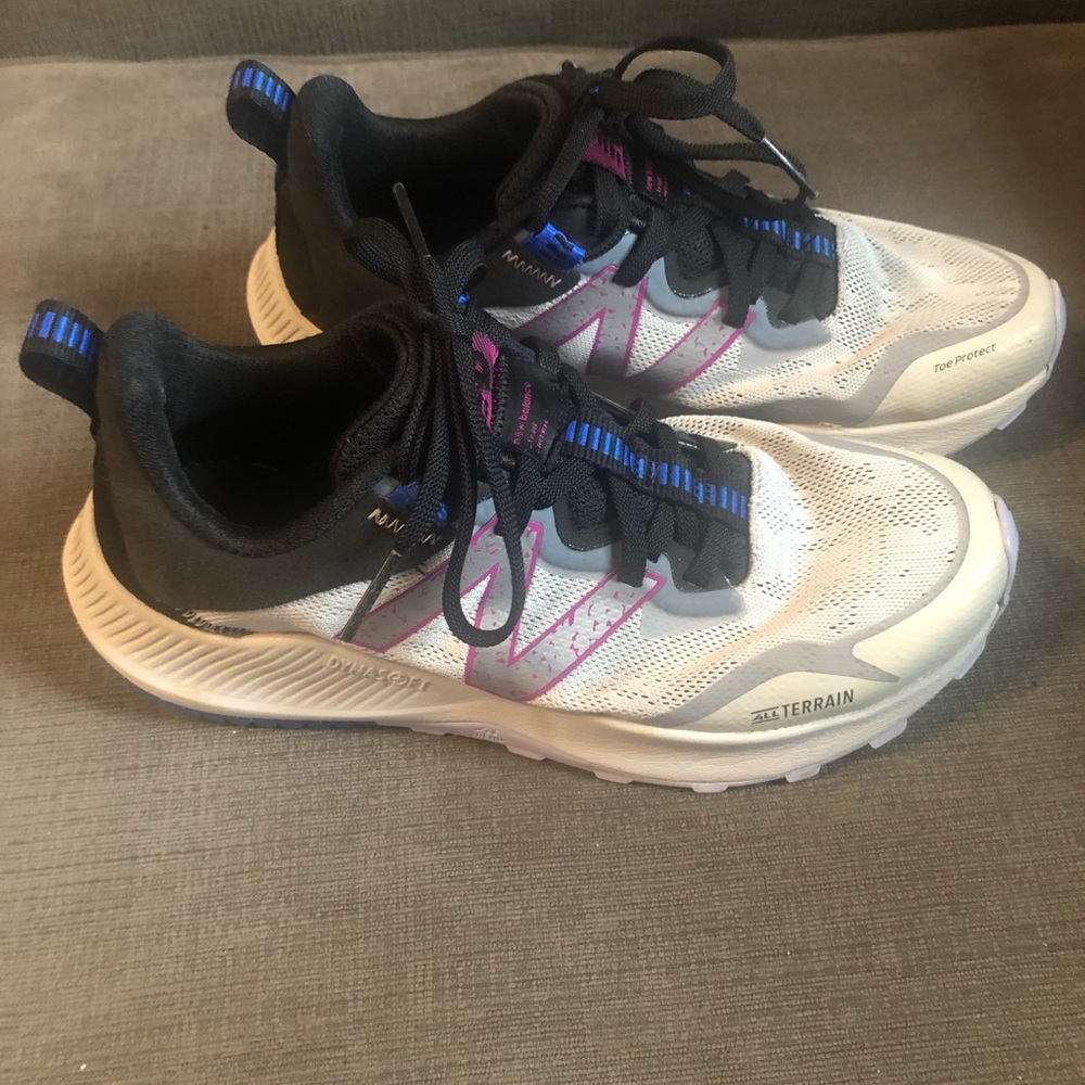 New balance womens all terrain walking sneaker . Size 9
